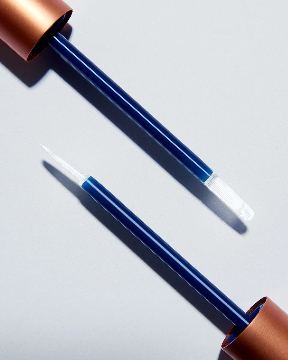 augustinus-bader-eyebrow-lash-serum-brush