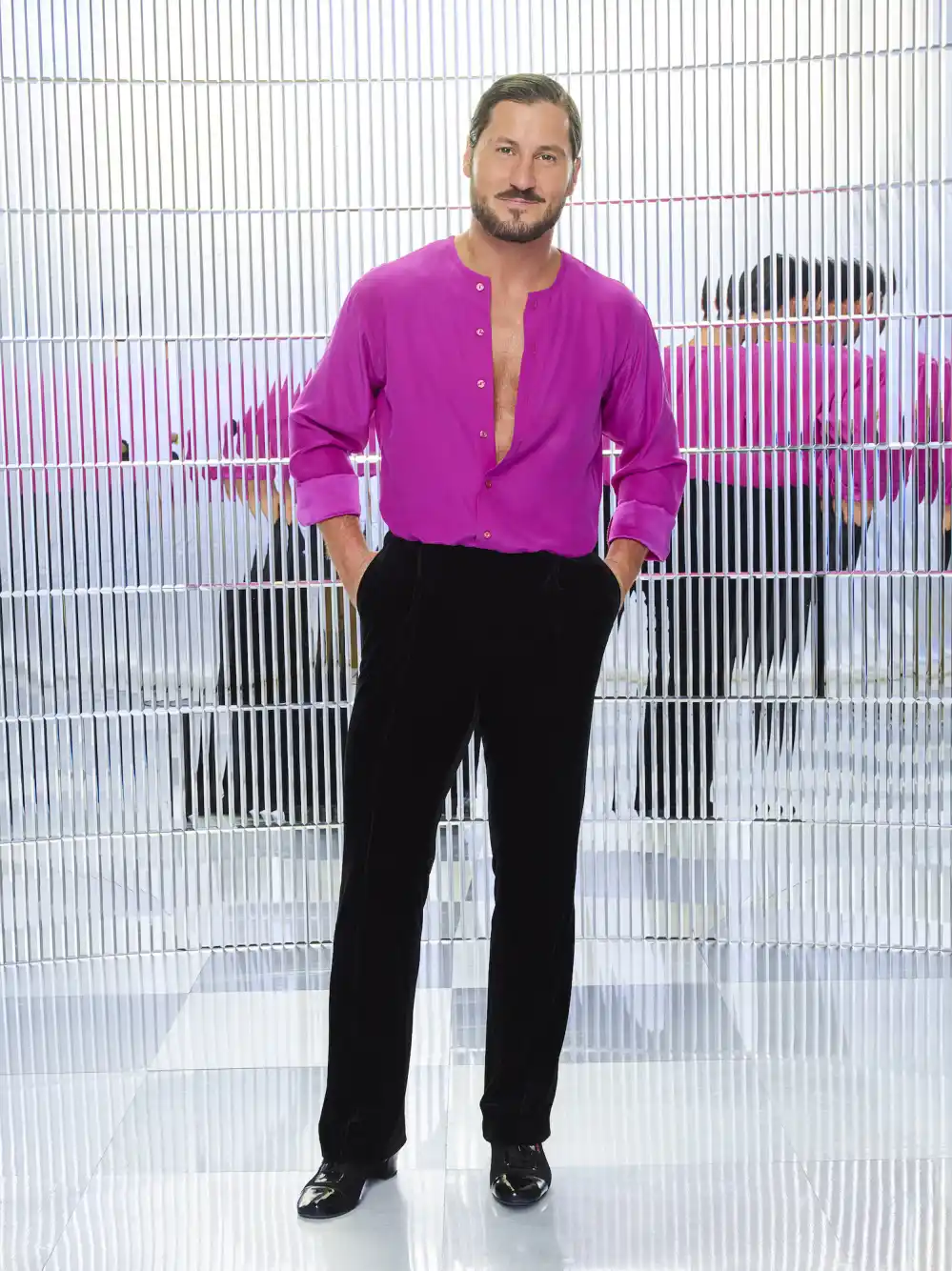 &lsquo;Dancing With the Stars&rsquo; Pro Val CHMERKOVSKIY Tests Positive for COVID-19, Out of DWTS Next Week 041