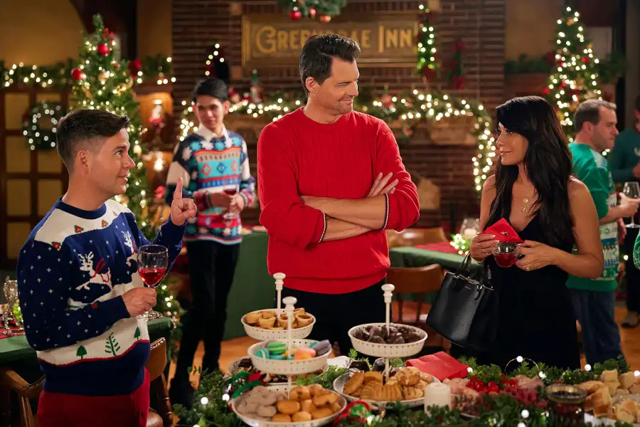 A Guide to Every Holiday Movie on TV This 2022 Season- Hallmark, Great American Media, Netflix, UPtv and More 06