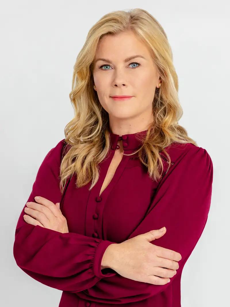Alison Sweeney Says She’s a ‘Big Fan’ of This Hallmark Movies and Mysteries Franchise, Gives ‘Hannah Swensen’ Update 095