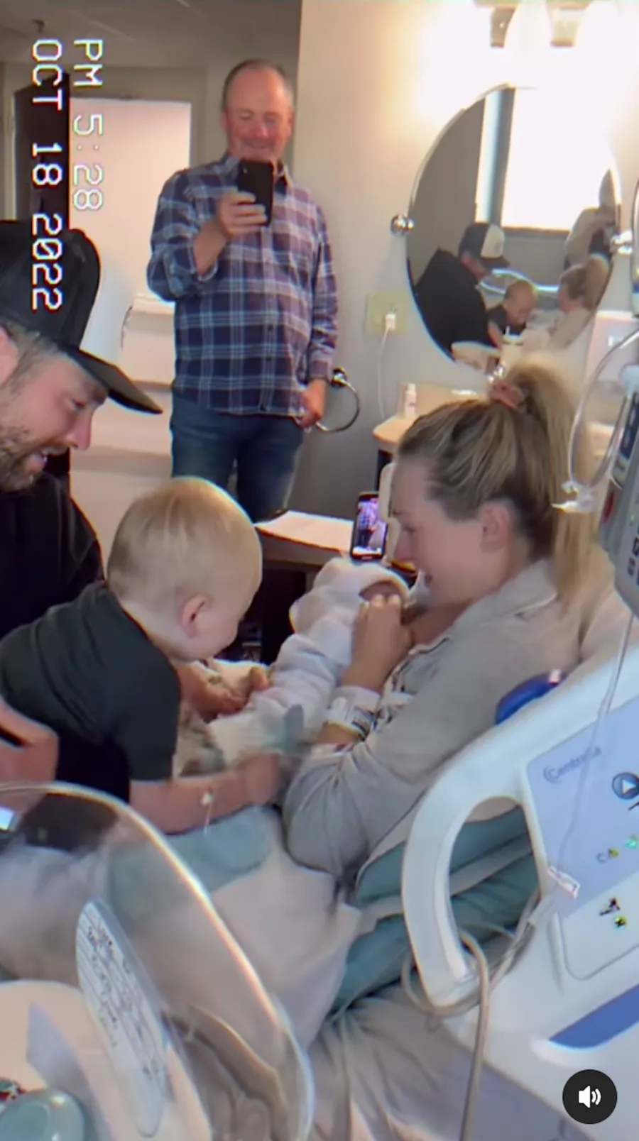 Celeb-Babies-2022-Lauren-Bushnell-Chris-Lane