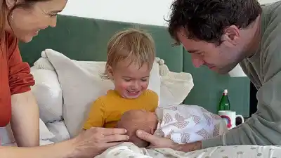 Celeb Kids Meeting Siblings 035