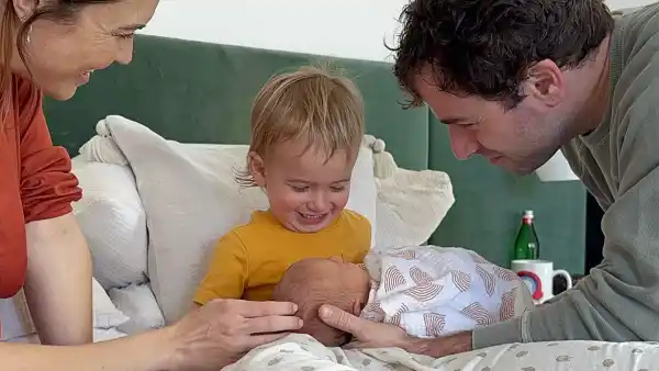 Celeb Kids Meeting Siblings 035