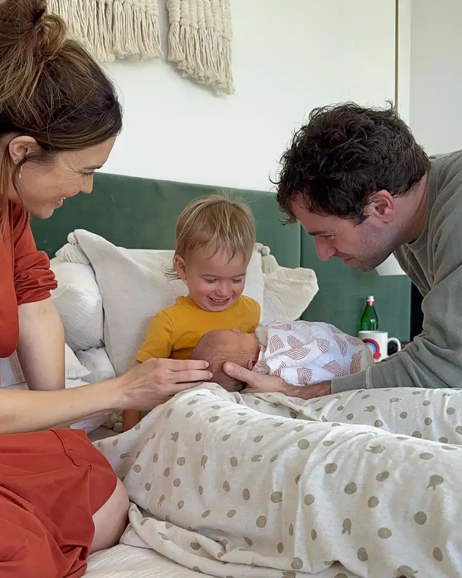 Celeb Kids Meeting Siblings 035