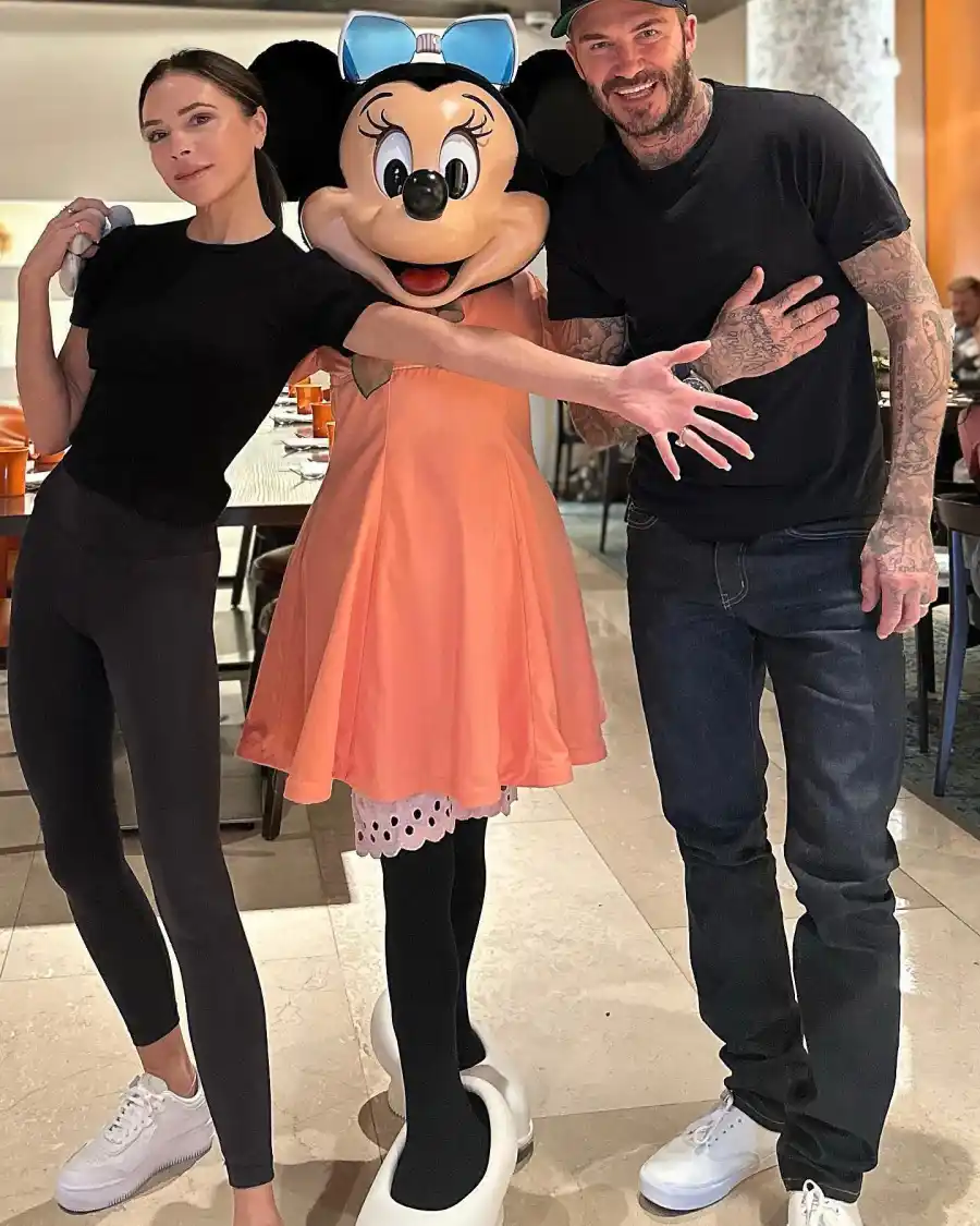 Celebrities Who Visit Disney Theme Parks- Photos 010