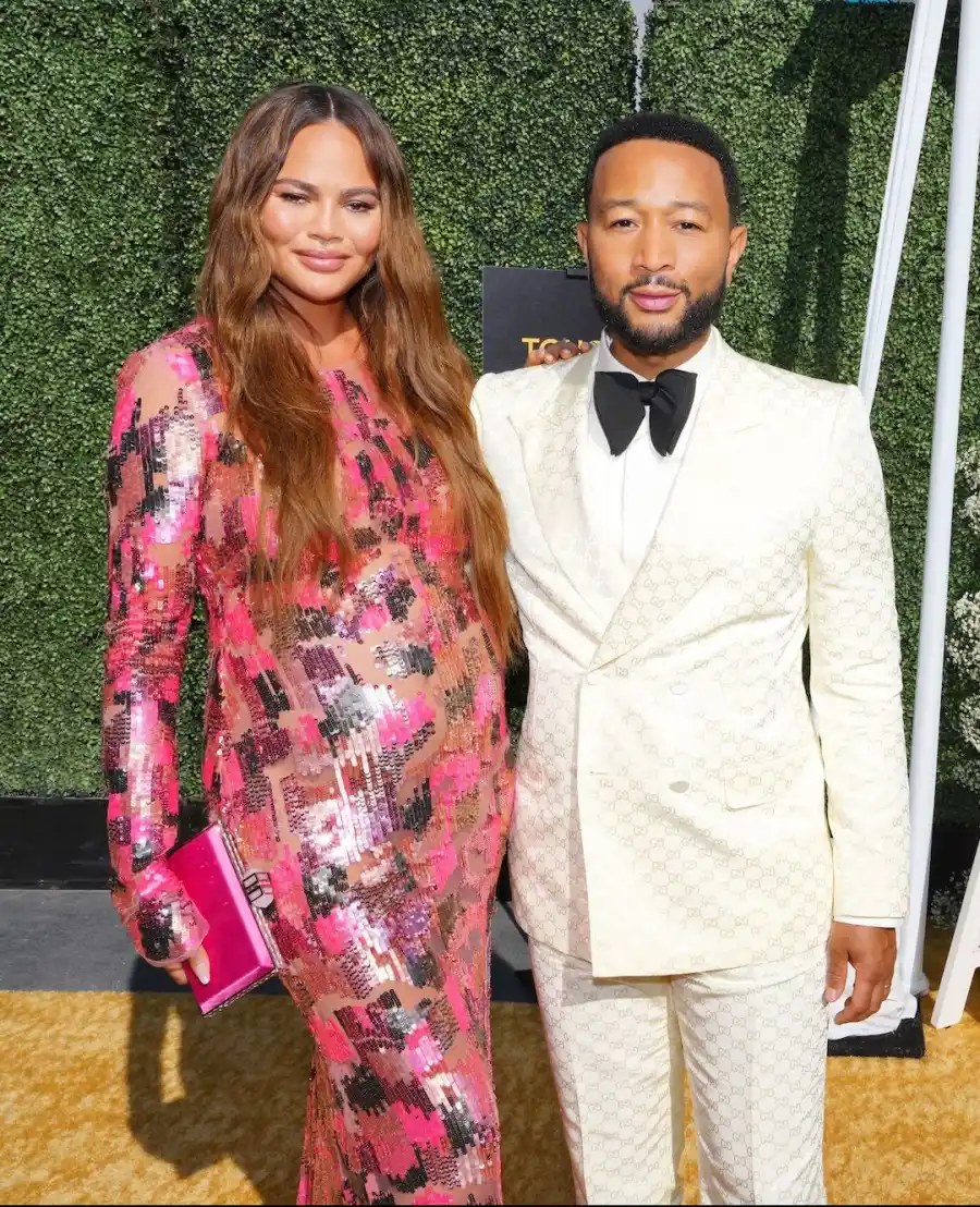Chrissy Teigen Pregnacy Gallery