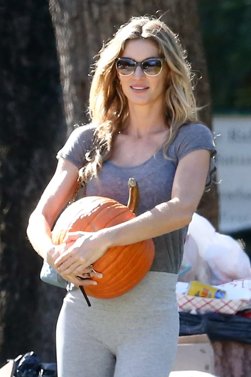 Gisele Bundchen Told Tom Brady She Might Be &lsquo;Gone for Good&rsquo; Amid Drama: 'She Is Doing It for Her Family' 086 PREMIUM EXCLUSIVE: Gisele Bundchen focuses on the kids during pumpkin patch outing after reportedly hiring top Florida divorce lawyer as Tom Brady split turns "nasty".
