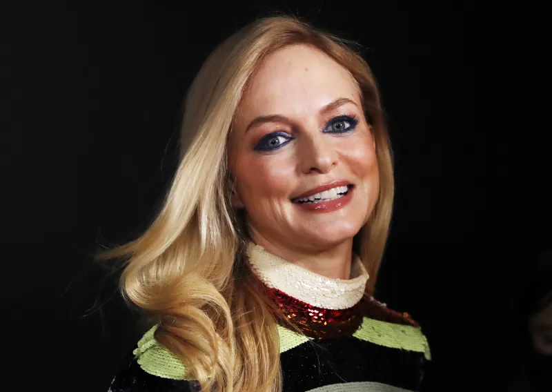 Matthew Perry’s Dating History: Julia Roberts, Lizzy Caplan, More