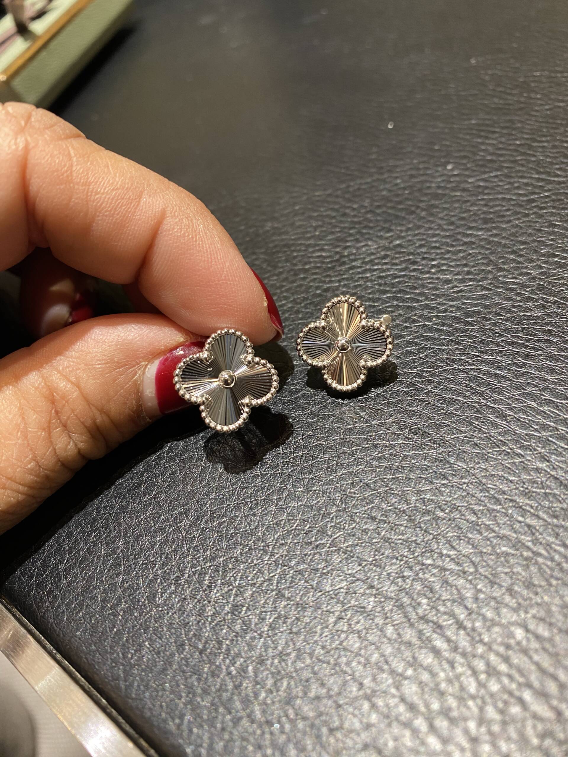 VCA Guilloche in white gold ,Van Cleef &amp; Arpels 10 Motif Guilloche White Gold