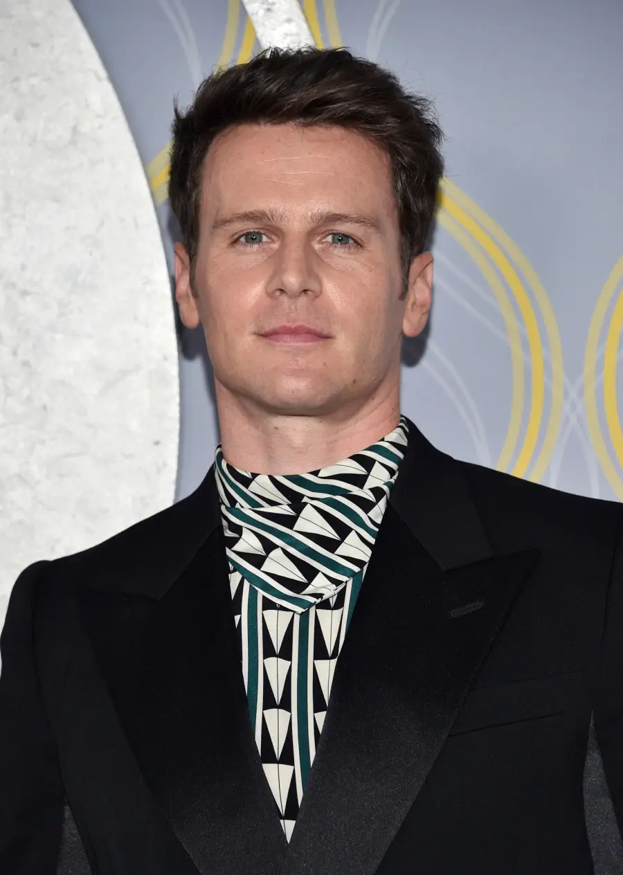 A Guide to Where Lea Michele Now Stands With Each of Her 'Glee' Costars