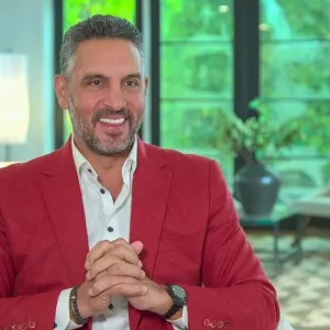 Kyle Richards’ Husband Mauricio Umansky and Daughters to Star in Netflix Reality Series ‘Buying Beverly Hills’