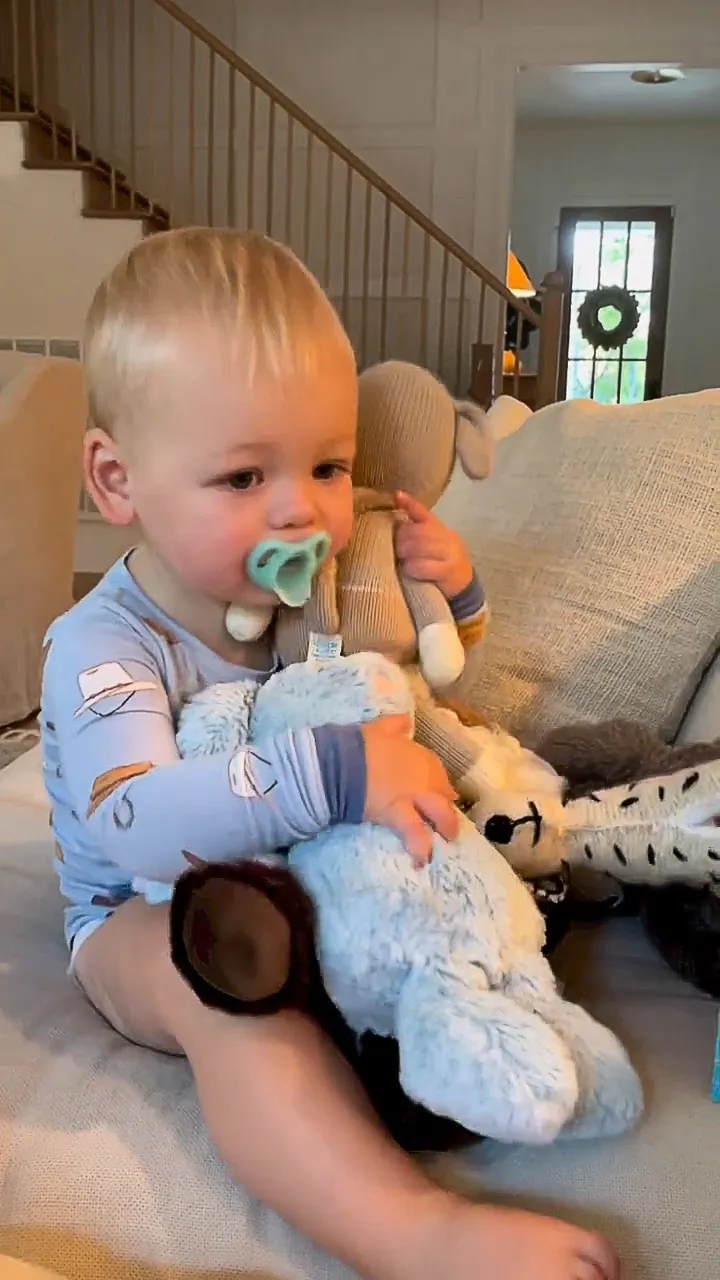 Lauren Bushnell Lane and Chris Lane's Son Dutton's Baby Album 06