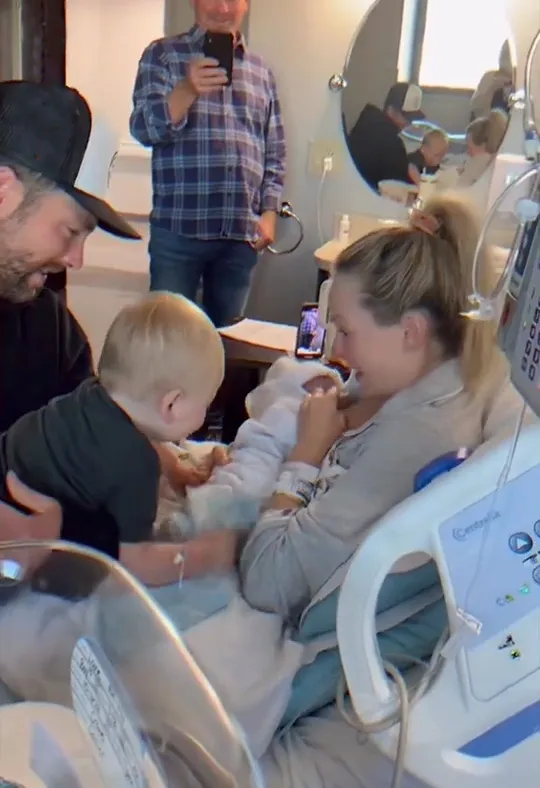 Lauren Bushnell Lane and Chris Lane's Son Dutton's Baby Album 08