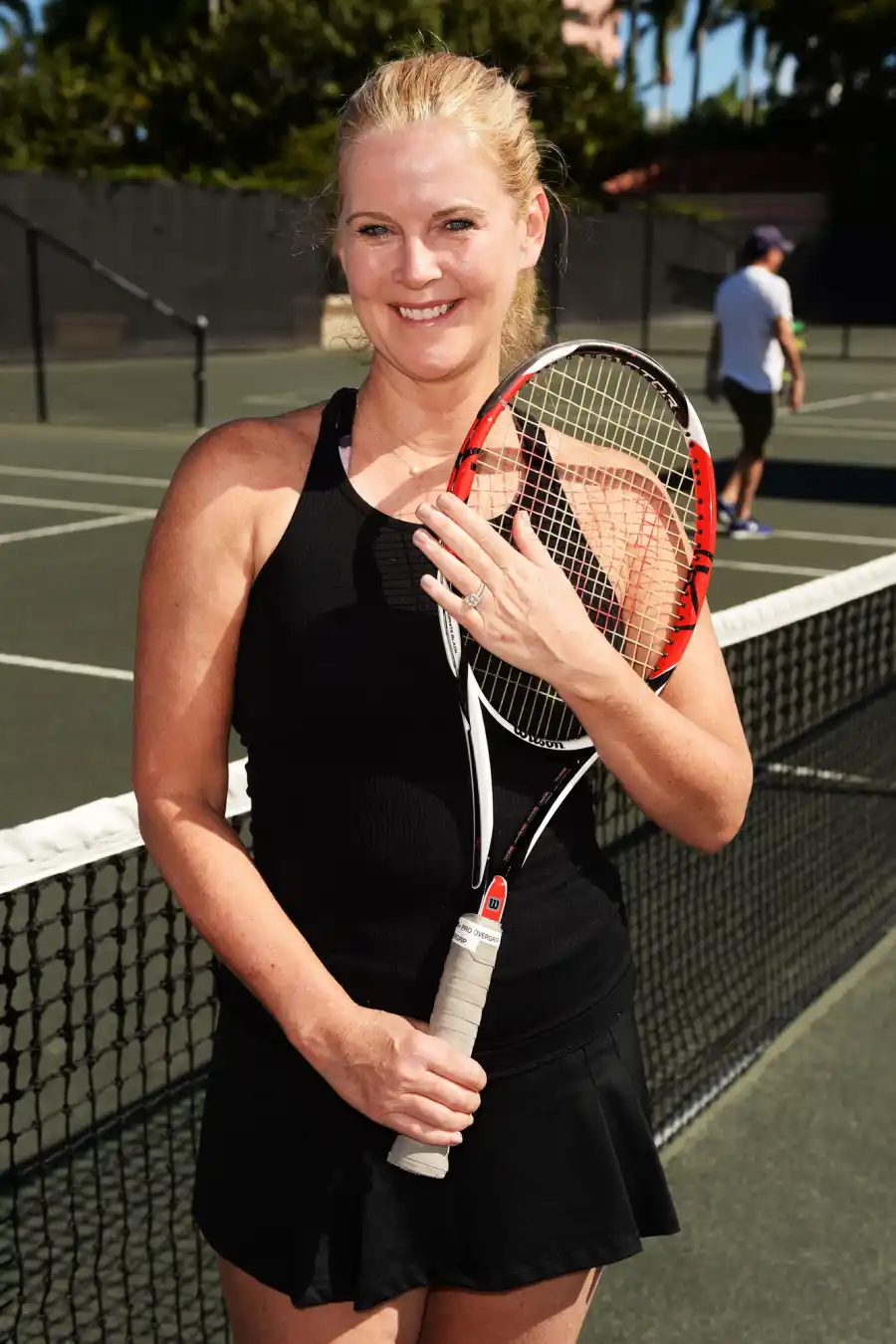 Matthew Perry’s Dating History: Julia Roberts, Lizzy Caplan, More