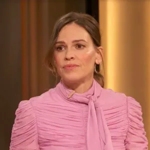 Pregnant Hilary Swank Reveals Her Twins Are Due on Her Late Father’s Birthday