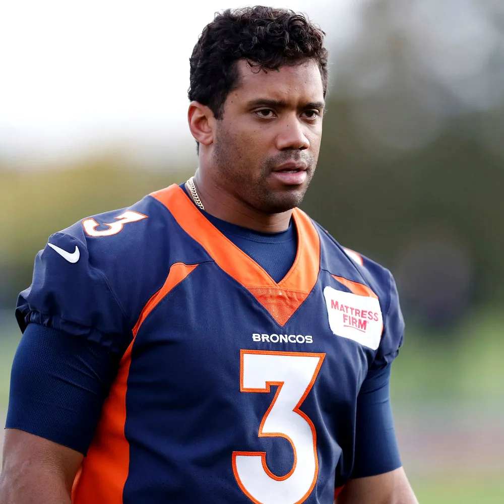 Russell Wilson&rsquo;s 4 Hour Mid-Flight Workout Has Social Media Laughing at Him