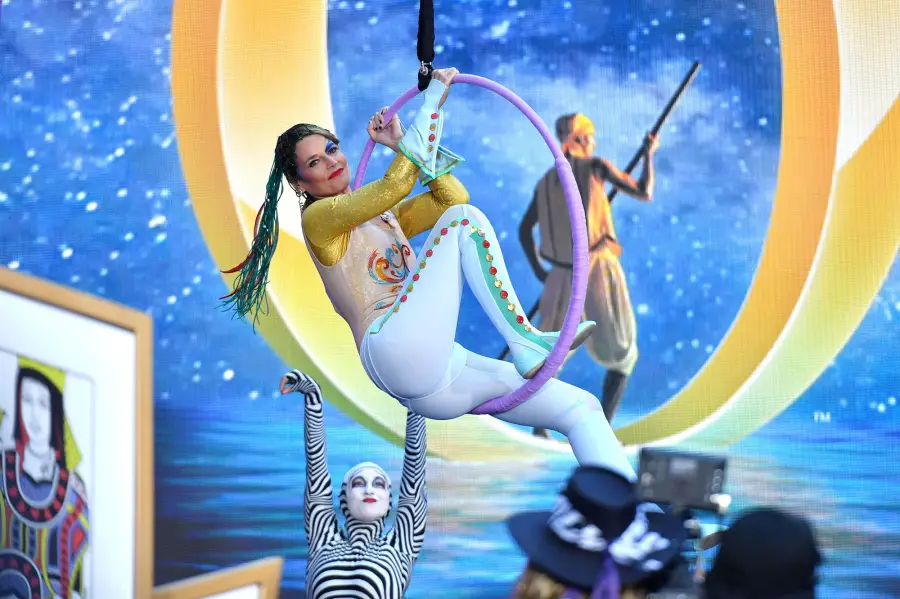 Savannah Guthrie Today Show Hosts Go All Out With Las Vegas Themed 2022 Halloween Costumes