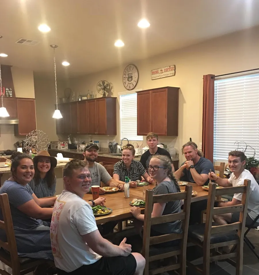 Sister Wives' Janelle Brown's Sweetest Family Photos With Her and Husband Kody's 6 Children- Photos 1