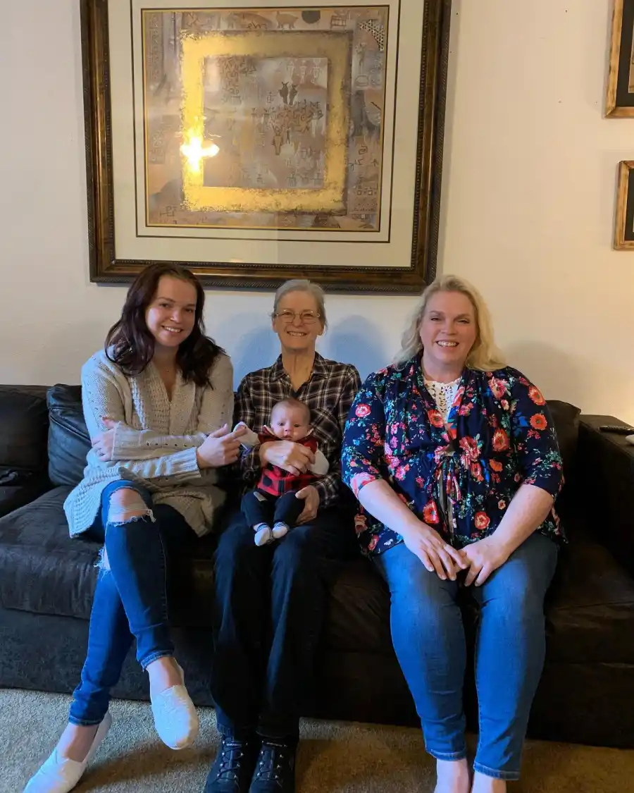 Sister Wives' Janelle Brown's Sweetest Family Photos With Her and Husband Kody's 6 Children- Photos 2