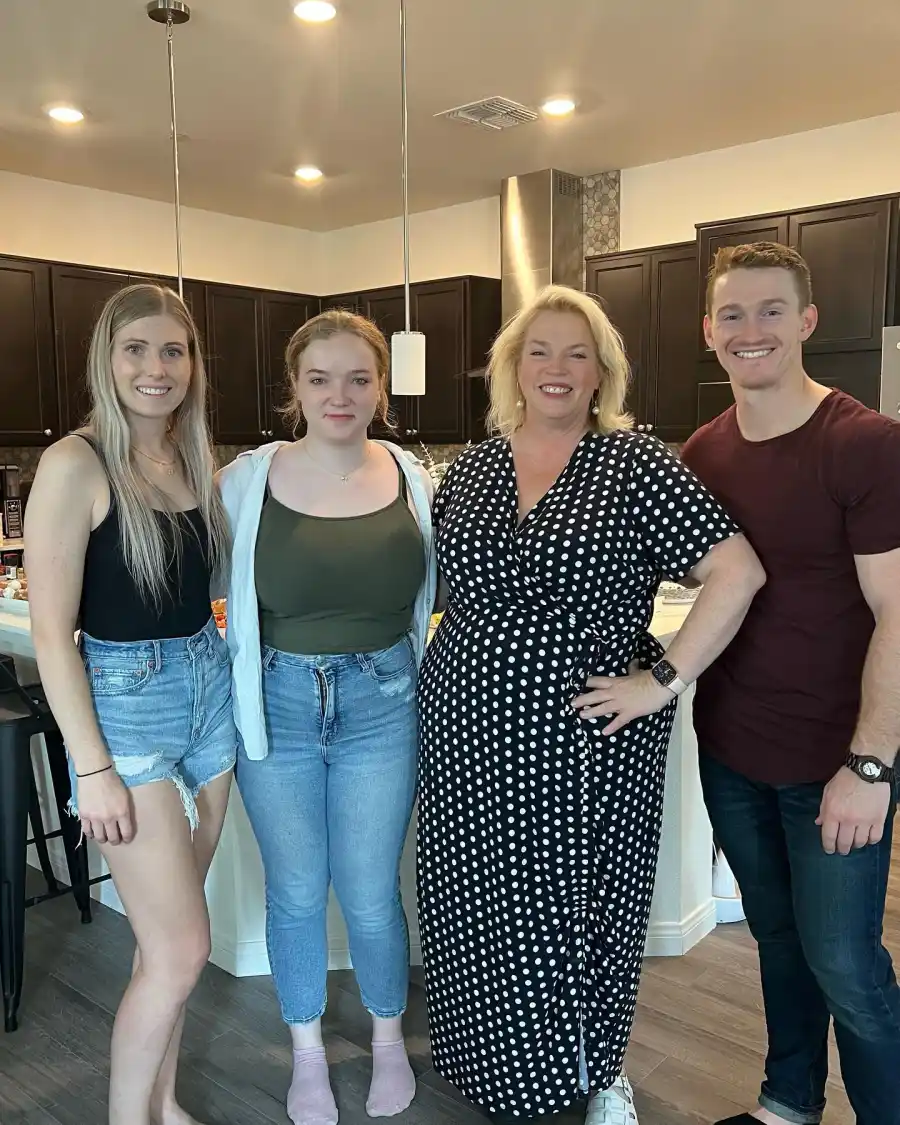 Sister Wives' Janelle Brown's Sweetest Family Photos With Her and Husband Kody's 6 Children- Photos 11