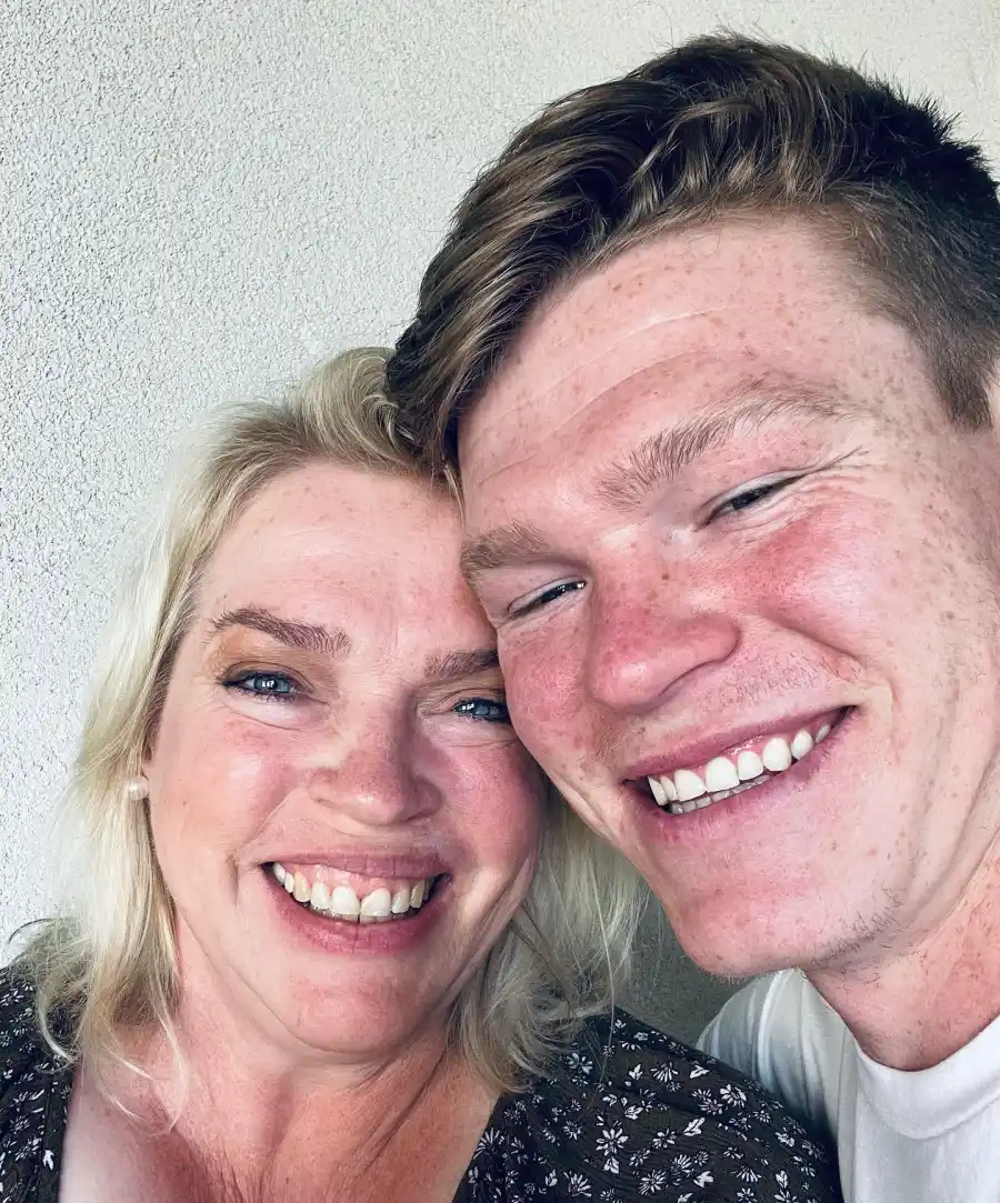 Sister Wives' Janelle Brown's Sweetest Family Photos With Her and Husband Kody's 6 Children- Photos 12