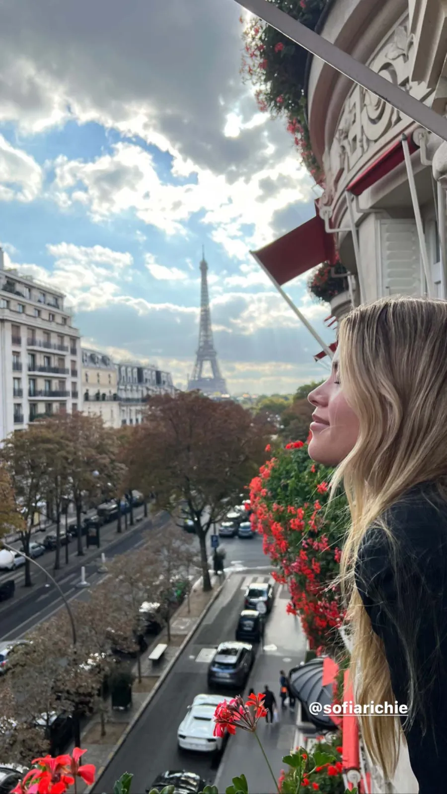 Sofia Richie Jets Off Paris