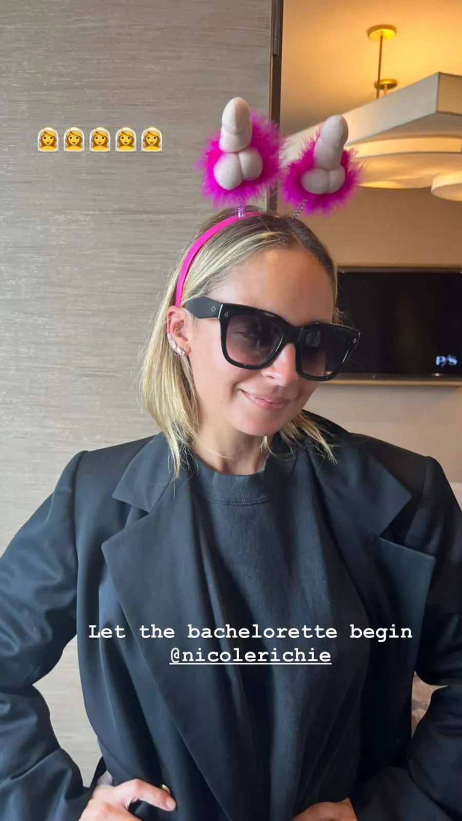 Sofia Richie Jets Off Paris