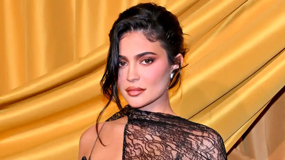 Spooktacular! Kylie Jenner Debuts Bride of Frankenstein Costume