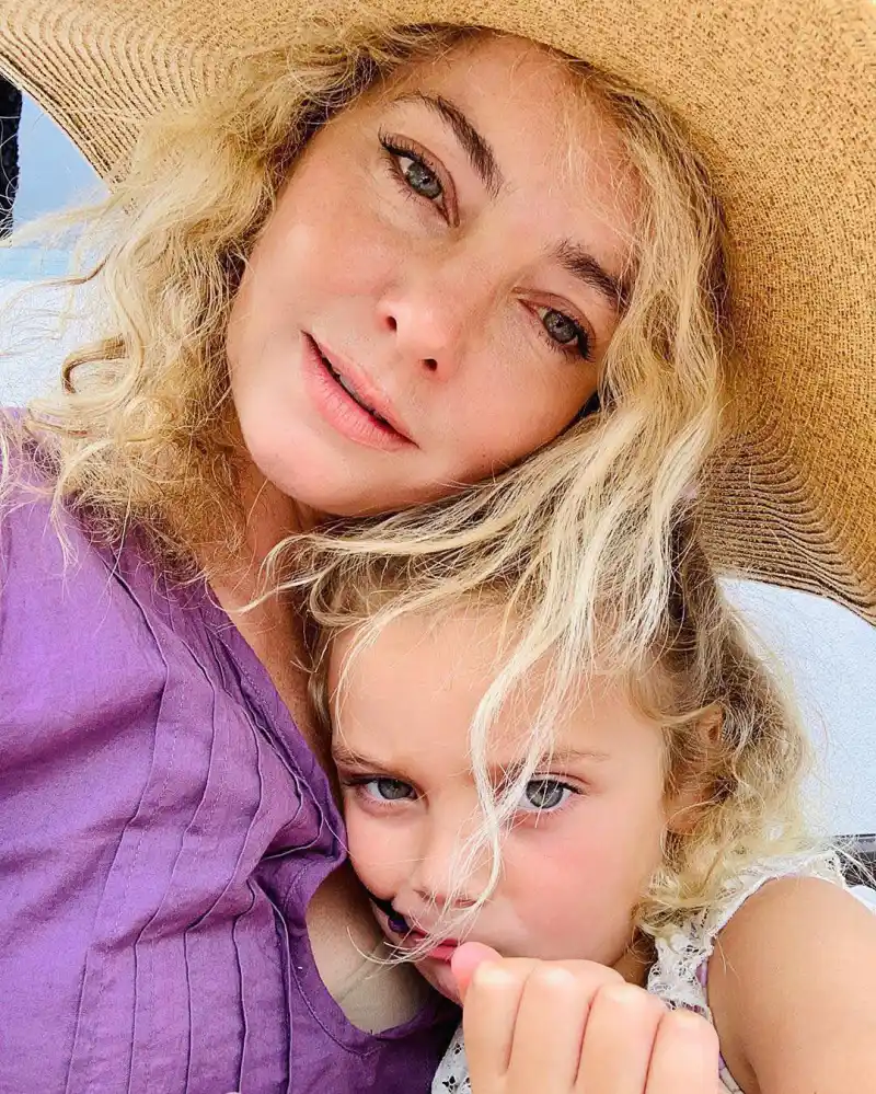 'That-'70s-Show'-Cast's-Next-Generation--Meet-Topher-Grace,-Mila-Kunis-and-More-Stars'-Kids-03