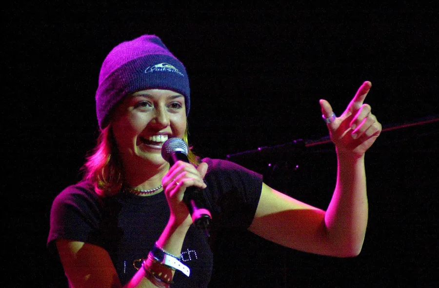 _'The-Challenge'-Alums-Break-Down-Showmances,-Behind-the-Scenes-Drama,-Dramatic-Exits-and-More-in-'How-To-Win-at-The-Challenge-and-Life'-Book--002