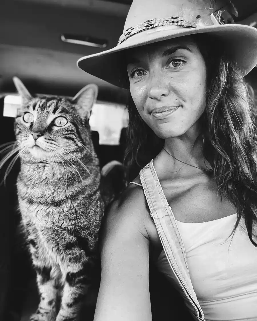 _'The-Challenge'-Alums-Break-Down-Showmances,-Behind-the-Scenes-Drama,-Dramatic-Exits-and-More-in-'How-To-Win-at-The-Challenge-and-Life'-Book--004