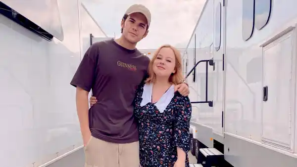 Busy 'Bridgerton' Bees! See the Best Behind-the-Scenes Season 3 Pics