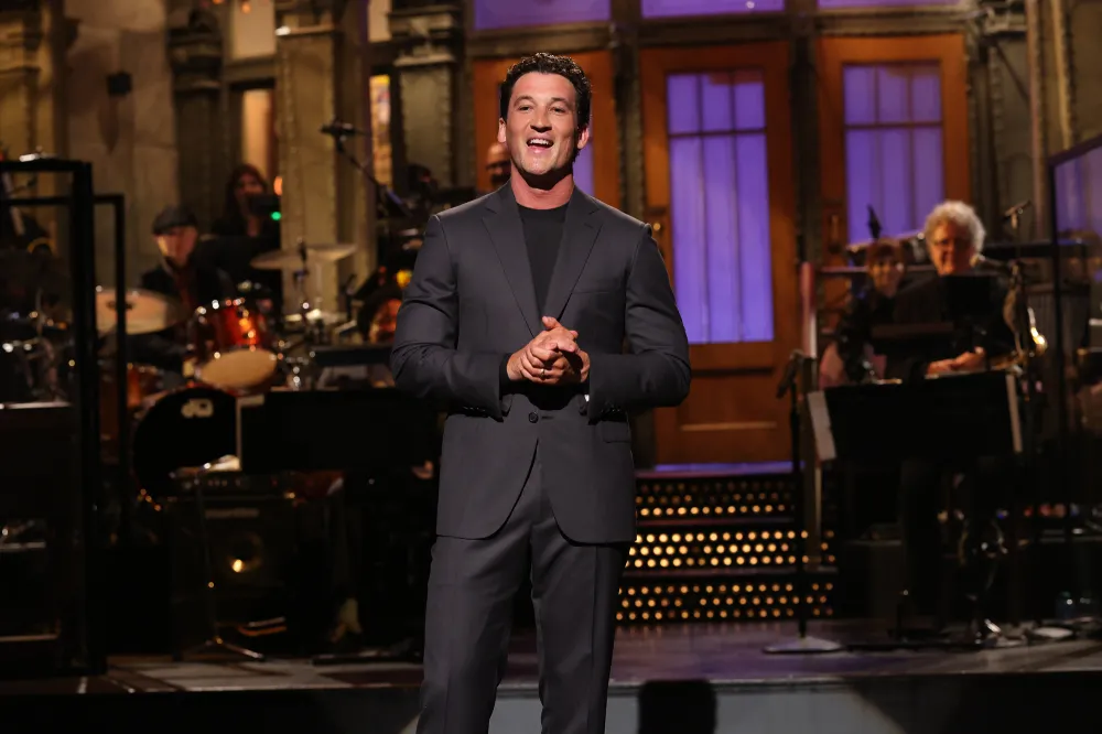 Miles Teller Jokes About Pushing Himself to the 'Absolute Limit' for 'Top Gun' on &lsquo;SNL&rsquo; &mdash; With Jon Hamm Cameo