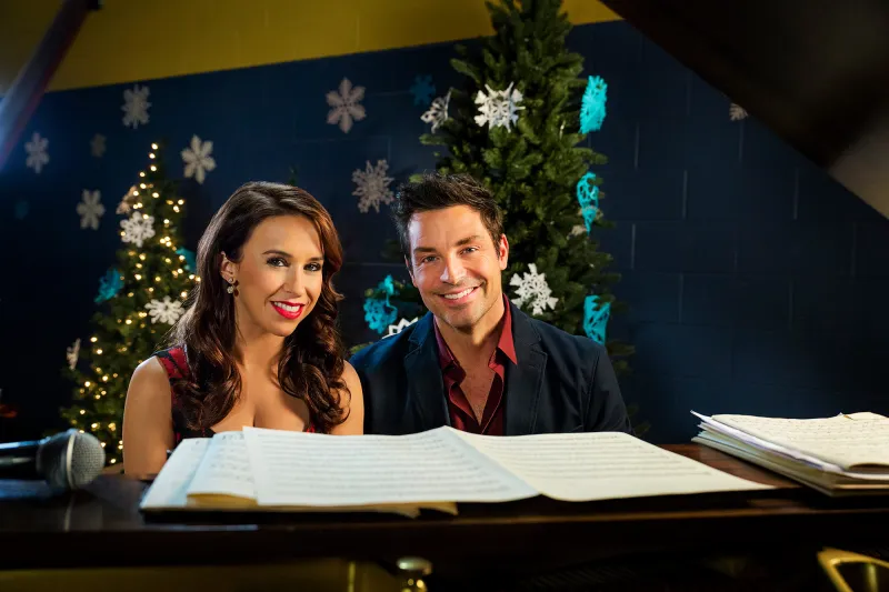 A Guide (and Unofficial Ranking) to All of Lacey Chabert’s Hallmark Movies and Franchises -- Day11-AChristmasMelody_-87r