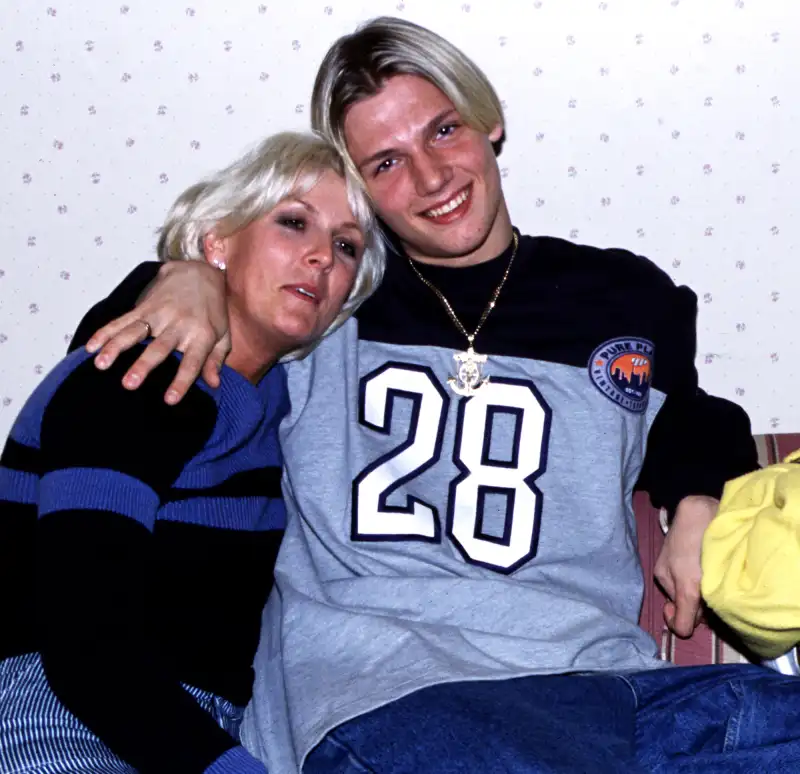 Aaron Carters Ashes to Be Spread With Deceased Sister Leslie Carter Mom Jane Says