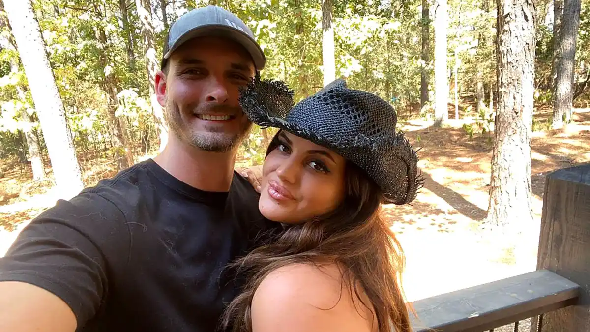 Brennon Lemieux Alexa Alfia Love is Blind Selfie