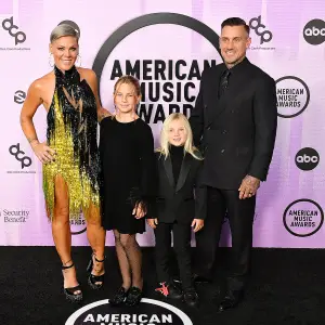 Pink Walks the American Music Awards Red Carpet With Husband Carey Hart and Their 2 Kids- Photos American Music Awards (AMAs) 2022 001 American Music Awards, Arrivals, Los Angeles, California, USA - 20 Nov 2022