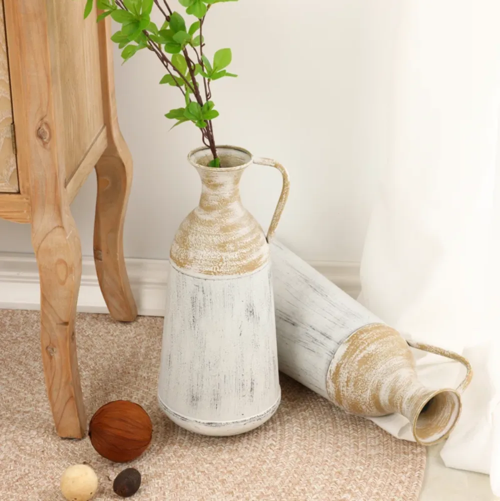 Sand & Stable&trade; Randel Handmade Metal Table Vase
