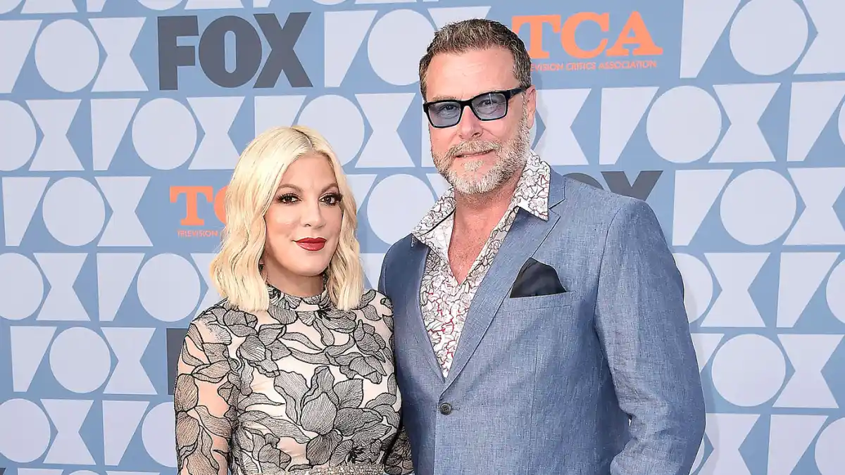 Tori Spelling Includes c in Family Holiday Card