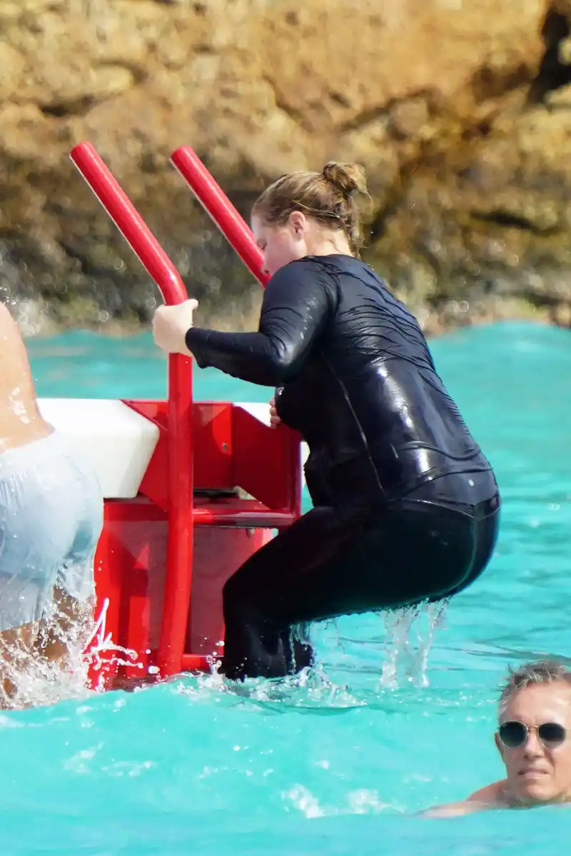 Amy Schumer and Husband Chris Fischer Are All Smiles During Beach Outing