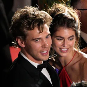 Austin Butler Joins Girlfriend Kaia Gerber and Her Parents on Cabo Getaway Before the New Year: Photos