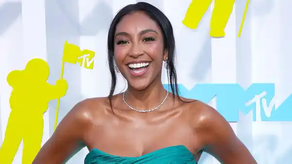 Bachelorette's Tayshia Adams Jokes About Getting Christmas Texts From Her Exes: 'Ladies, Stay Safe'