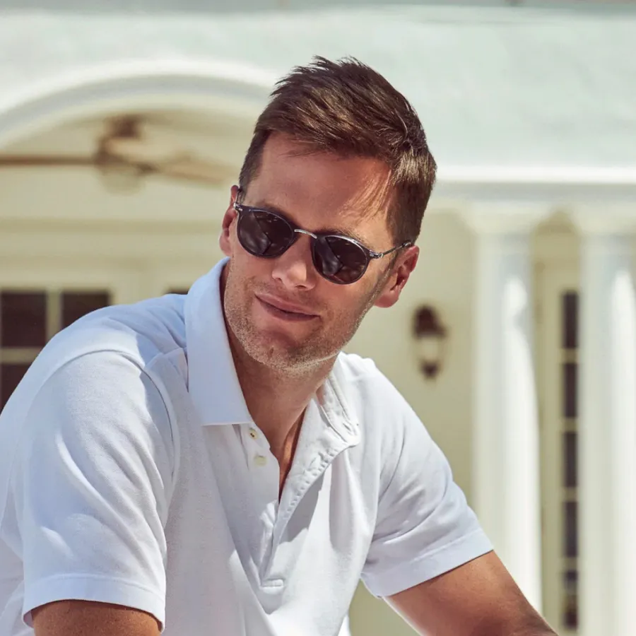 Buzzzz-o-meter- Tom Brady’s Sunglasses, Barefoot Scientist’s Foot Treatment and More of What Hollywood Is 742