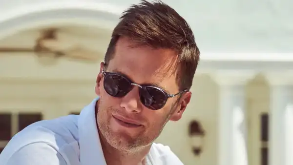 Buzzzz-o-meter- Tom Brady’s Sunglasses, Barefoot Scientist’s Foot Treatment and More of What Hollywood Is 745