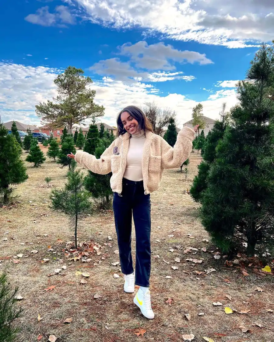 Celebrities Visiting Christmas Tree Farms in 2022: Jennifer Aniston, More