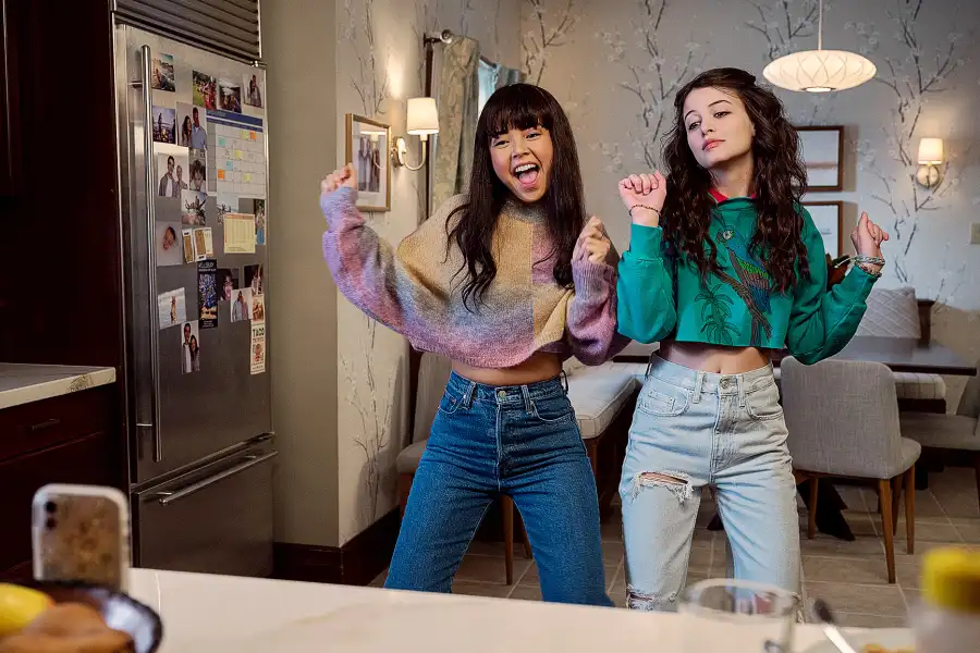 Everything to Know About Season 2 of Netflix's ‘Ginny’ and Georgia’- Cast, Release Date, Plot and More 555