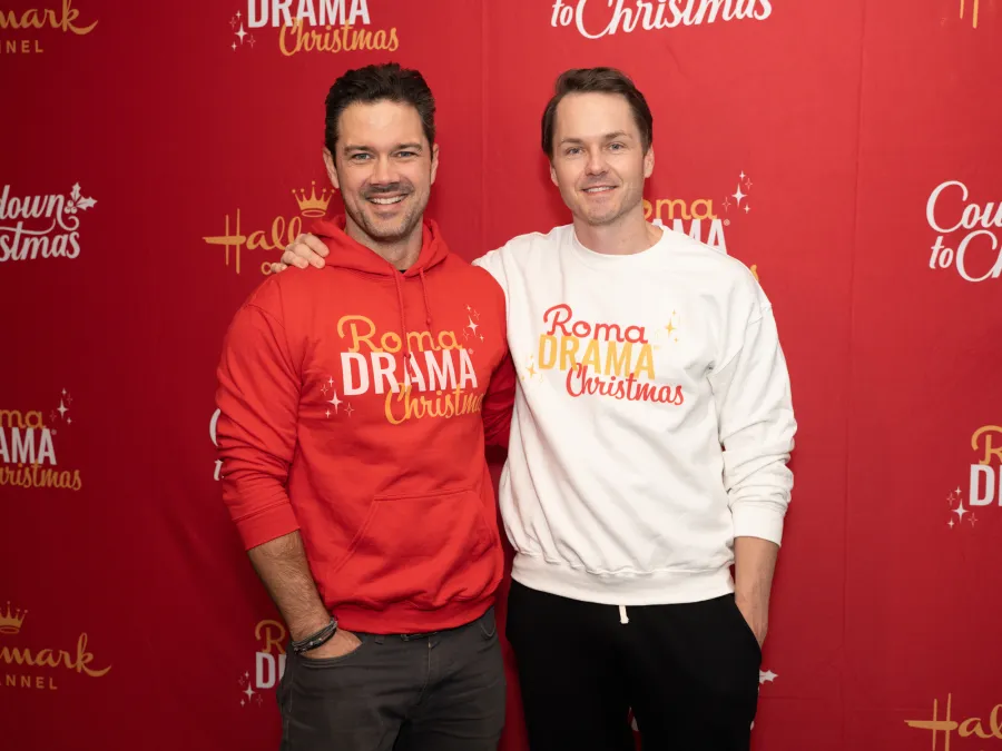 Exclusive Hallmark Star Christmas Content - RomaDrama Christmas