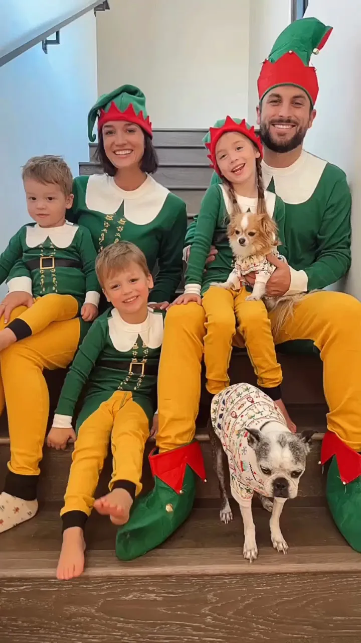 How Bachelor Nation Celebrated Christmas 2022- See Festive Photos of Hannah Brown, Sean Lowe and More - 288