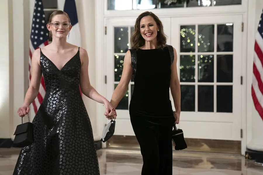 Jennifer Garner Attends State Dinner With Daughter Violet 3