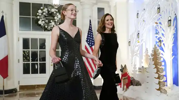 Jennifer Garner Attends State Dinner With Daughter Violet 4